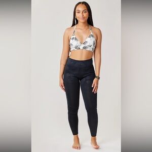 Carve Designs Platte Tight in Gingko Embossed Black Size Small $98 Retail